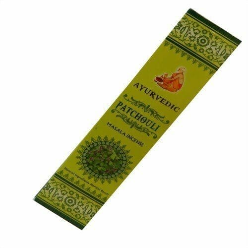 An Аюрведични ароматни пръчици "Patchouli" - Масала 10 гр. със зелено листо върху него.