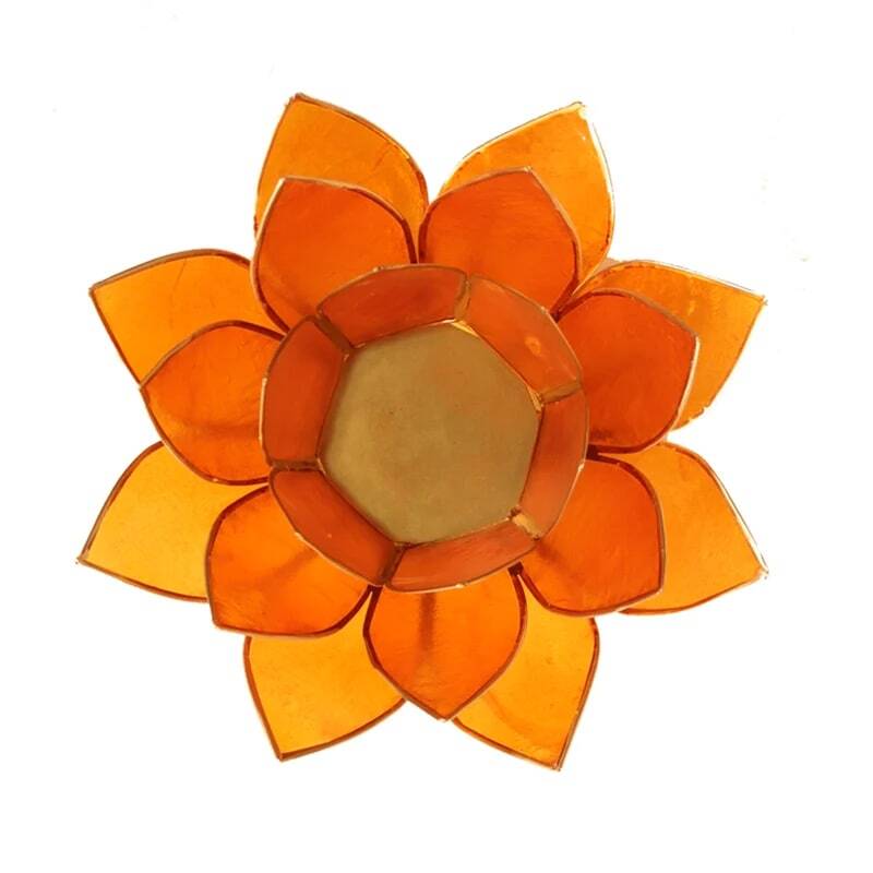 Свещник Лотос – свещник във формата на оранжево цвете на бял фон.