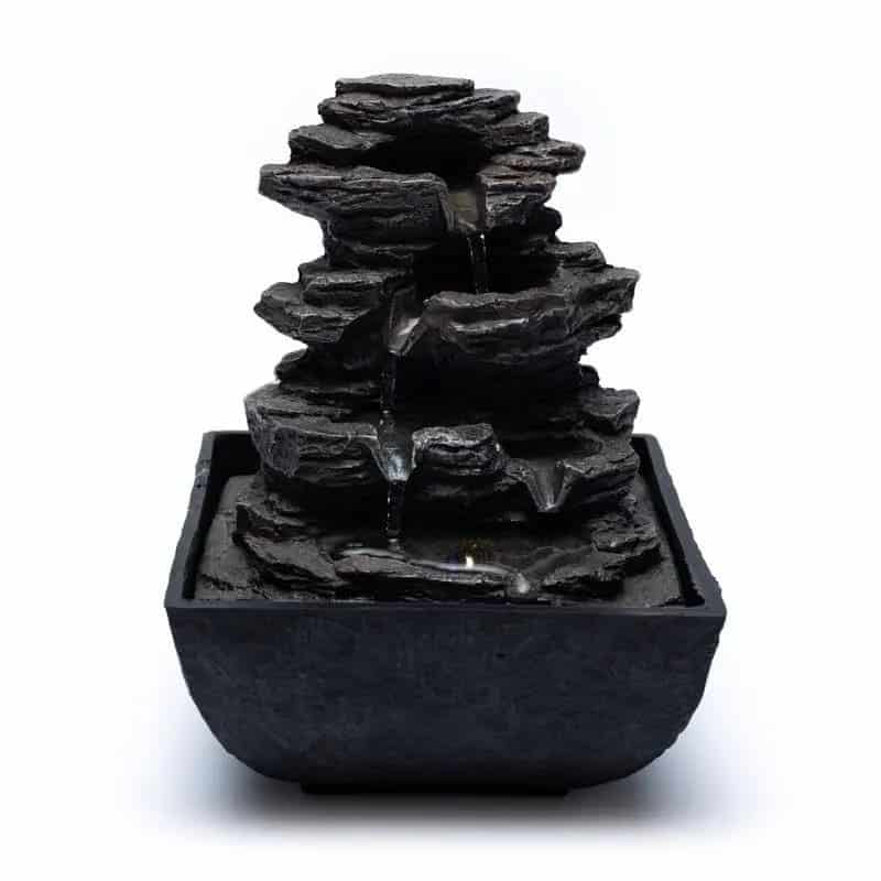 Черен Декоративен фонтан - Водопад с камъни в него.