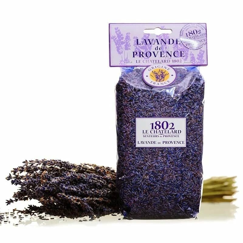 A Торбичка с лавандулов цвят - сушен is next to a bucket of lavender.