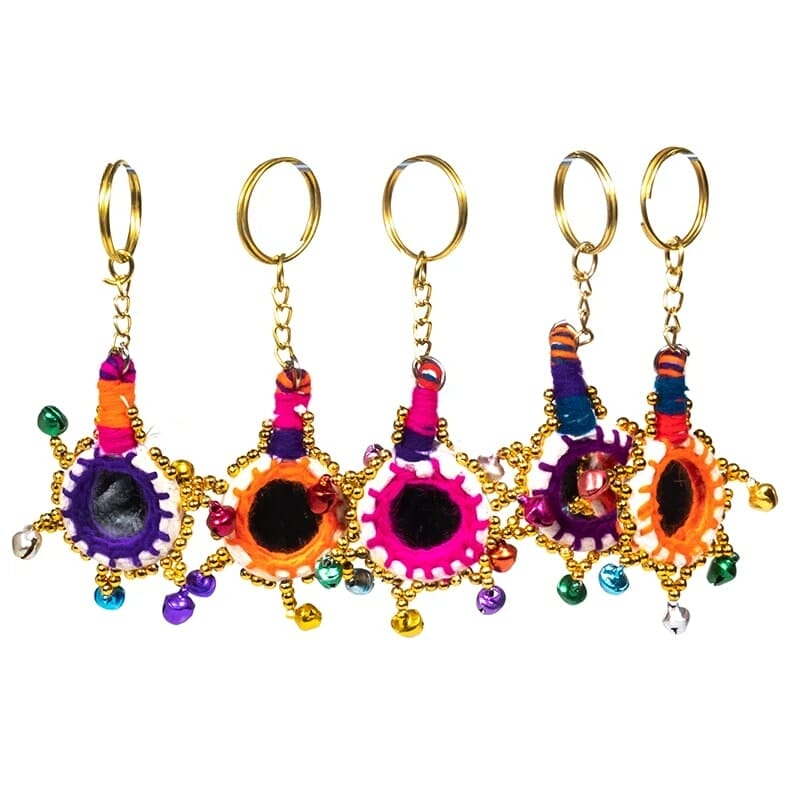 Four Цветен ключодържател - Огледало with beads on them.