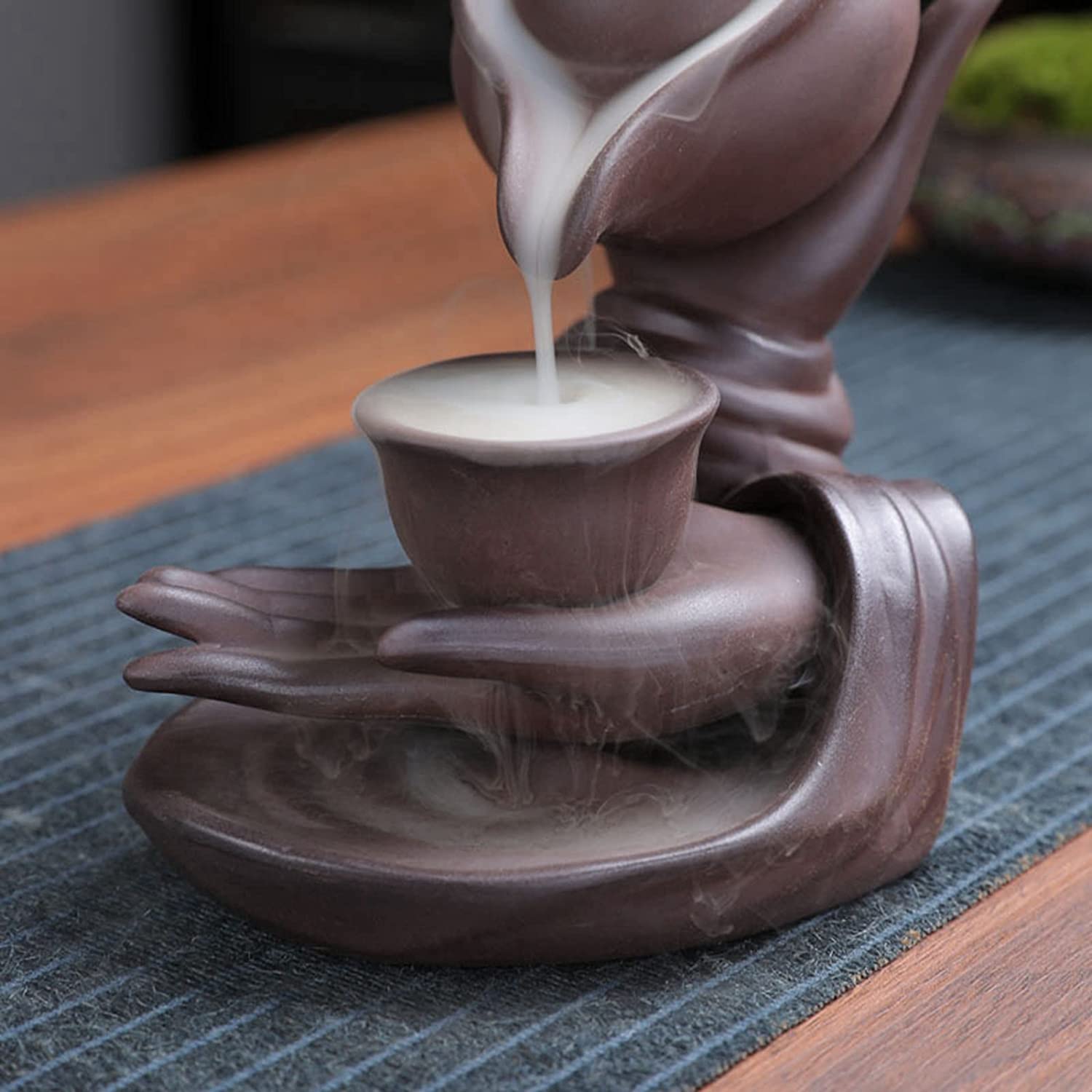 Статуя на Тамянник с обратен поток - Чайник с чаша чай.